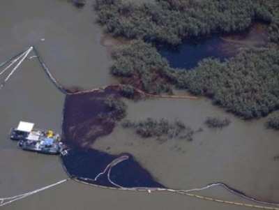  Spill on Bp Live Feed Top Kill     Bp   S Top Kill Temporarily Stops Oil Leak