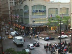 Shooting at Chicago Old Navy store‎