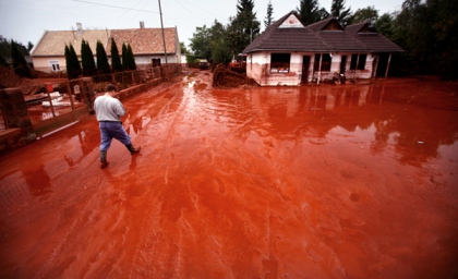 http://uktodaynews.com/wp-content/uploads/2010/10/toxic-sludge-hungary.jpg